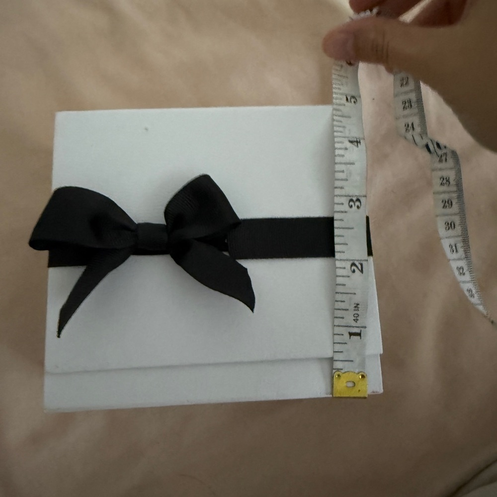 2/$15 Pandora White Gift Box with Black Ribbon - Picture 6 of 6